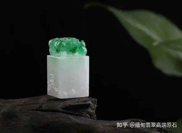 翡翠雕工知识讲解哪里的翡翠雕工最好-第1张图片-翡翠网 翡翠雕工知识讲解哪里的翡翠雕工最好-第1张图片-翡翠网