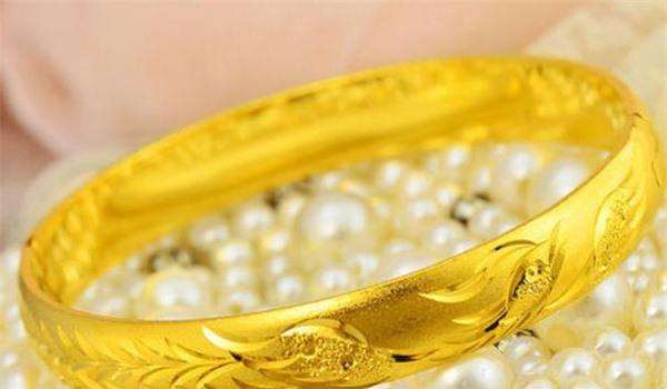 黄金手镯多少钱一克现在,买古法手镯好还是普通手镯好-第2张图片-翡翠网 黄金手镯多少钱一克现在,买古法手镯好还是普通手镯好-第2张图片-翡翠网