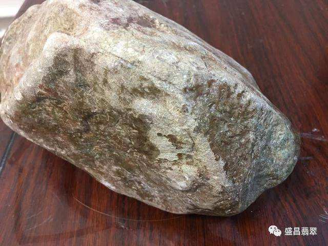 南齐原石皮壳的特征是什么,翡翠原石皮壳紧怎么回事-第2张图片-翡翠网 南齐原石皮壳的特征是什么,翡翠原石皮壳紧怎么回事-第2张图片-翡翠网