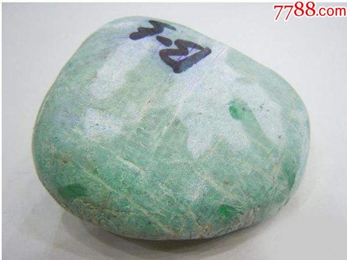几千块的翡翠原石能买吗5000元的翡翠油青镯子-第1张图片-翡翠网 几千块的翡翠原石能买吗5000元的翡翠油青镯子-第1张图片-翡翠网