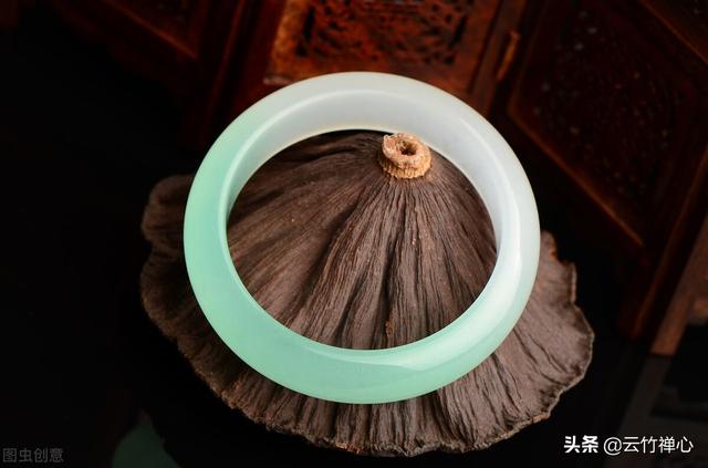 关于镯子翡翠知识科普的信息-第1张图片-翡翠网 关于镯子翡翠知识科普的信息-第1张图片-翡翠网
