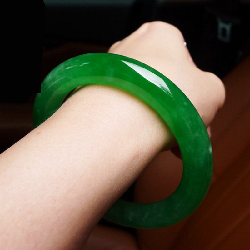 关于老坑满绿翡翠手镯价格的信息-第1张图片-翡翠网 关于老坑满绿翡翠手镯价格的信息-第1张图片-翡翠网