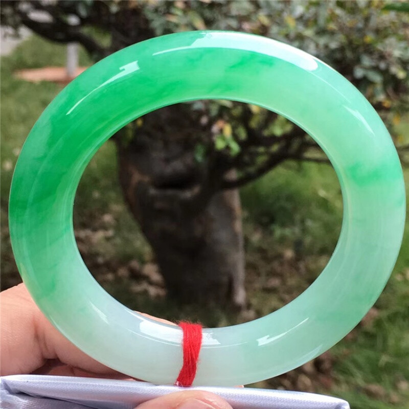 关于老坑满绿翡翠手镯价格的信息-第2张图片-翡翠网 关于老坑满绿翡翠手镯价格的信息-第2张图片-翡翠网