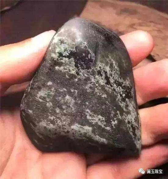 翡翠原石皮壳油性原石皮壳老嫩对比图-第2张图片-翡翠网 翡翠原石皮壳油性原石皮壳老嫩对比图-第2张图片-翡翠网