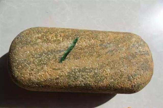 翡翠原石好坏翡翠原石怎么区分种水-第2张图片-翡翠网 翡翠原石好坏翡翠原石怎么区分种水-第2张图片-翡翠网