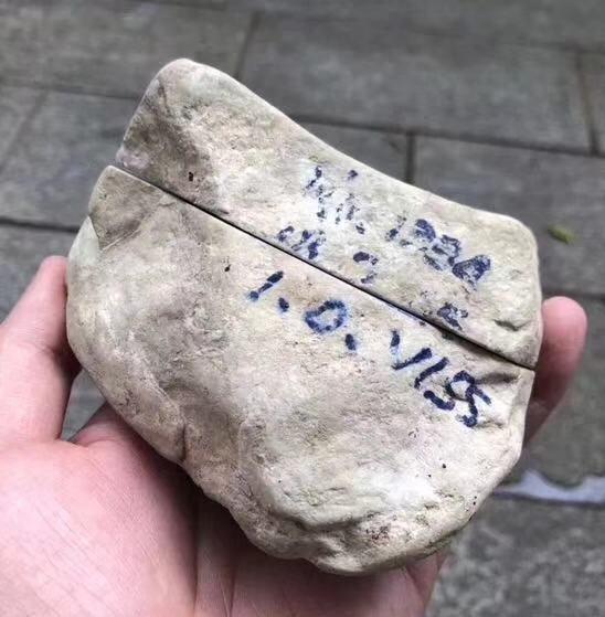 木那黄盐沙皮翡翠原石木那粉红翡翠原石-第1张图片-翡翠网 木那黄盐沙皮翡翠原石木那粉红翡翠原石-第1张图片-翡翠网