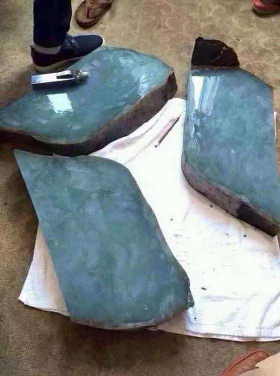 最贵的翡翠原石500亿高价翡翠原石图片大全-第2张图片-翡翠网 最贵的翡翠原石500亿高价翡翠原石图片大全-第2张图片-翡翠网