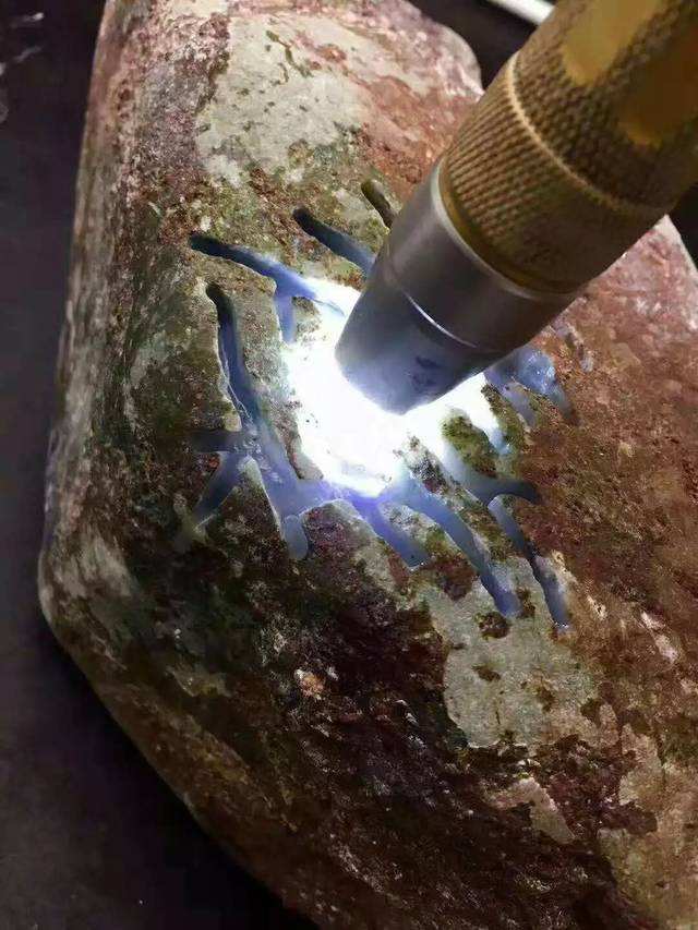 8000的紫罗兰翡翠手镯极品紫罗兰翡翠顶级原石-第1张图片-翡翠网 8000的紫罗兰翡翠手镯极品紫罗兰翡翠顶级原石-第1张图片-翡翠网