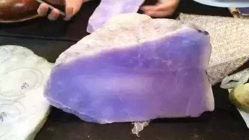 8000的紫罗兰翡翠手镯极品紫罗兰翡翠顶级原石-第2张图片-翡翠网 8000的紫罗兰翡翠手镯极品紫罗兰翡翠顶级原石-第2张图片-翡翠网