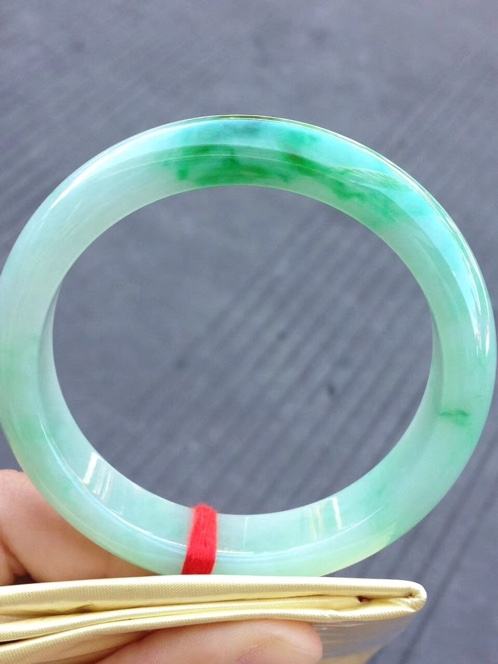 包含翡翠手镯冰糯种一般价格的词条-第1张图片-翡翠网 包含翡翠手镯冰糯种一般价格的词条-第1张图片-翡翠网