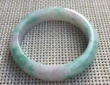 关于真翡翠价格的信息-第1张图片-翡翠网 关于真翡翠价格的信息-第1张图片-翡翠网