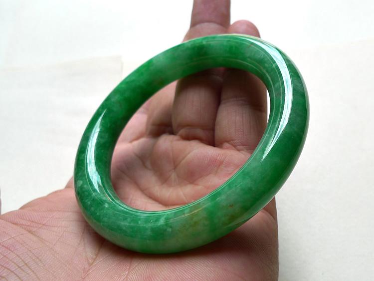 a货的翡翠叮当手镯翡翠a货和b货的区别-第1张图片-翡翠网 a货的翡翠叮当手镯翡翠a货和b货的区别-第1张图片-翡翠网