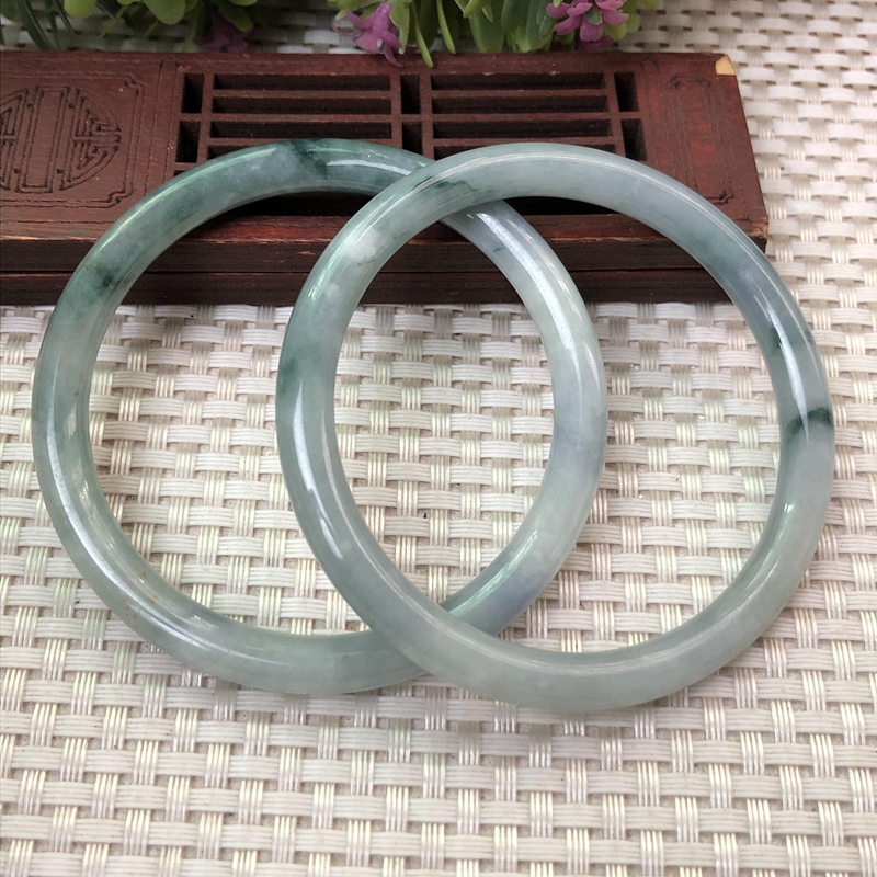 a货的翡翠叮当手镯翡翠a货和b货的区别-第2张图片-翡翠网 a货的翡翠叮当手镯翡翠a货和b货的区别-第2张图片-翡翠网
