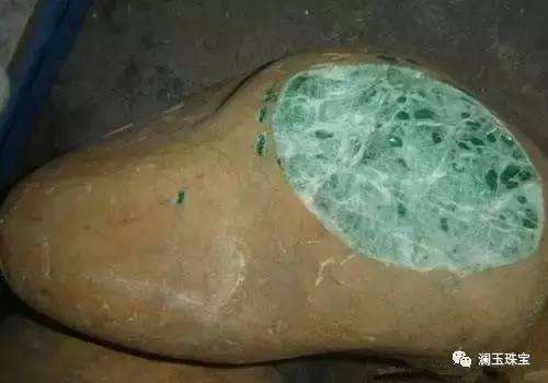 翡翠戴了6年绿变白了翡翠原石一刀就绿-第2张图片-翡翠网