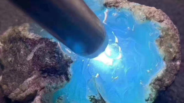 翡翠蓝色的是什么颜色,阿拉尔翡翠原石蓝色-第2张图片-翡翠网