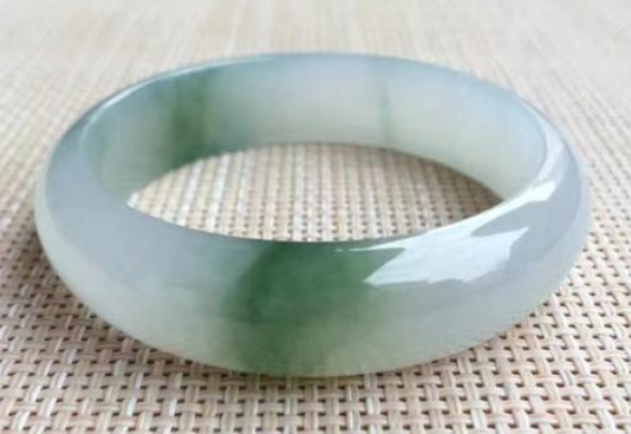 标价2万翡翠手镯一般值多少翡翠手镯的价格一般多少钱-第2张图片-翡翠网 标价2万翡翠手镯一般值多少翡翠手镯的价格一般多少钱-第2张图片-翡翠网