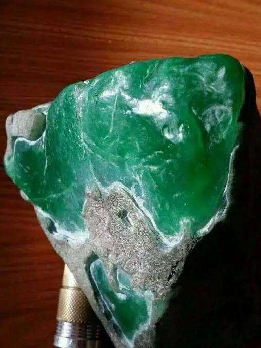 最值钱的翡翠原石品种最贵的翡翠原石500亿-第2张图片-翡翠网 最值钱的翡翠原石品种最贵的翡翠原石500亿-第2张图片-翡翠网