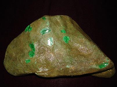 中国河里有翡翠原石吗,翡翠原石怎么鉴别的-第1张图片-翡翠网 中国河里有翡翠原石吗,翡翠原石怎么鉴别的-第1张图片-翡翠网