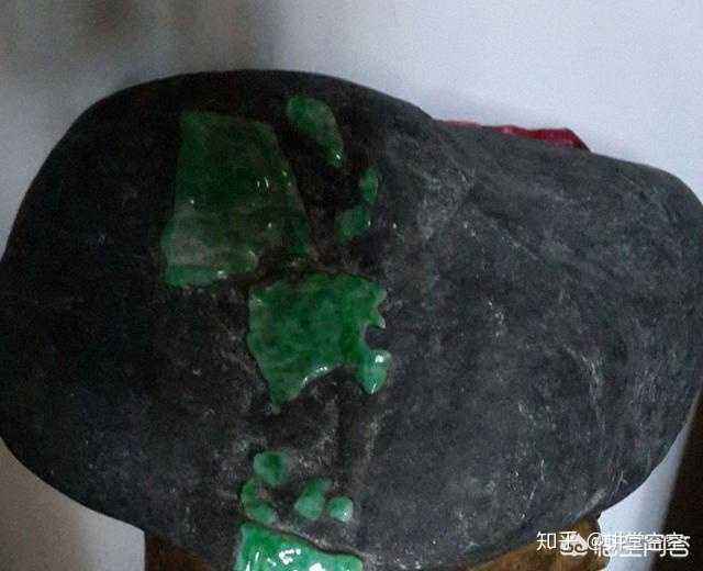 中国河里有翡翠原石吗,翡翠原石怎么鉴别的-第2张图片-翡翠网 中国河里有翡翠原石吗,翡翠原石怎么鉴别的-第2张图片-翡翠网