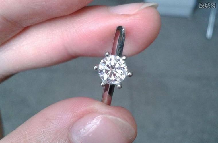 钻石50分多少钱,老凤祥钻石戒指图片大全-第1张图片-翡翠网 钻石50分多少钱,老凤祥钻石戒指图片大全-第1张图片-翡翠网