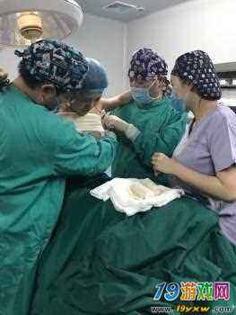 真实记录隆胸手术过程,直播隆胸手术现场-第1张图片-翡翠网 真实记录隆胸手术过程,直播隆胸手术现场-第1张图片-翡翠网