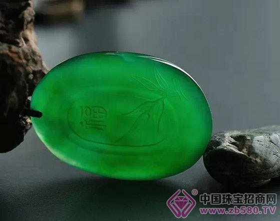 关于翡翠的专业知识和术语,翡翠知识大全100万-第1张图片-翡翠网 关于翡翠的专业知识和术语,翡翠知识大全100万-第1张图片-翡翠网