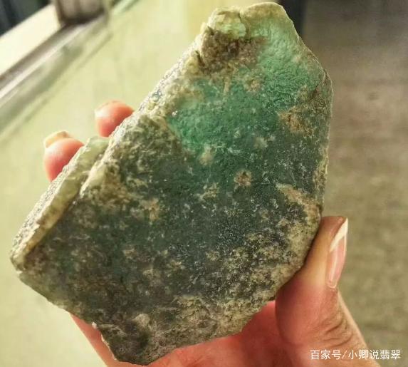 翡翠原石的裂缝,翡翠裂纹图片真实-第2张图片-翡翠网 翡翠原石的裂缝,翡翠裂纹图片真实-第2张图片-翡翠网