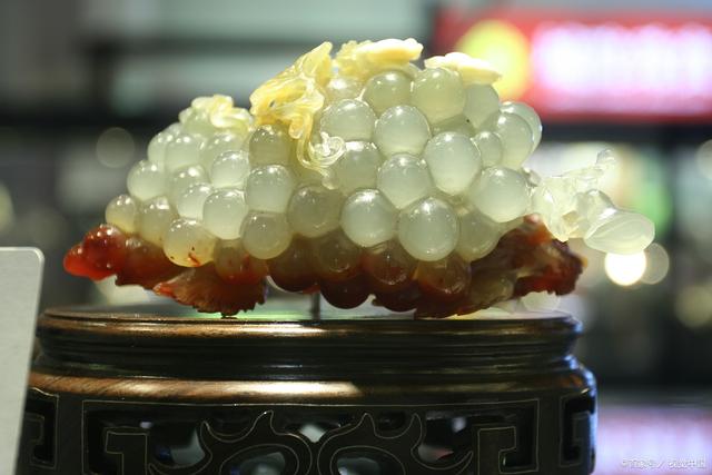 玉玛瑙翡翠哪个值钱,玉石玛瑙翡翠原石-第2张图片-翡翠网 玉玛瑙翡翠哪个值钱,玉石玛瑙翡翠原石-第2张图片-翡翠网