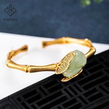翡翠手镯和黄金手镯,高档翡翠猫眼手镯-第1张图片-翡翠网 翡翠手镯和黄金手镯,高档翡翠猫眼手镯-第1张图片-翡翠网