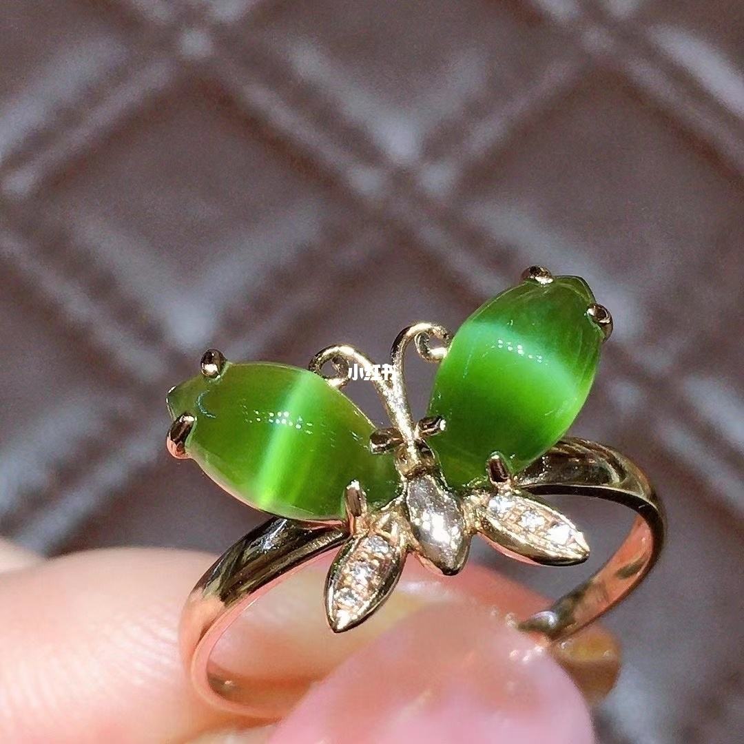 翡翠手镯和黄金手镯,高档翡翠猫眼手镯-第2张图片-翡翠网 翡翠手镯和黄金手镯,高档翡翠猫眼手镯-第2张图片-翡翠网