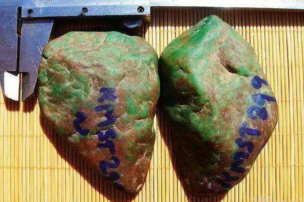 全绿皮翡翠原石小块翡翠原石怎么处理-第2张图片-翡翠网 全绿皮翡翠原石小块翡翠原石怎么处理-第2张图片-翡翠网