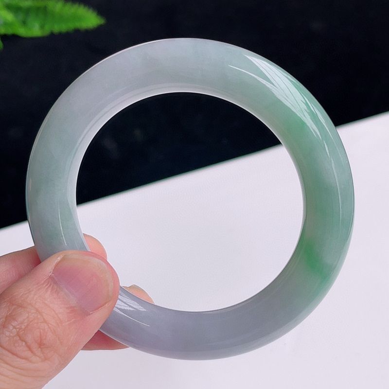 冰飘花翡翠手镯定制方法的简单介绍-第1张图片-翡翠网 冰飘花翡翠手镯定制方法的简单介绍-第1张图片-翡翠网