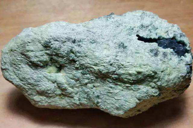 大马坎切垮翡翠原石大马坎水石为什么便宜-第1张图片-翡翠网 大马坎切垮翡翠原石大马坎水石为什么便宜-第1张图片-翡翠网