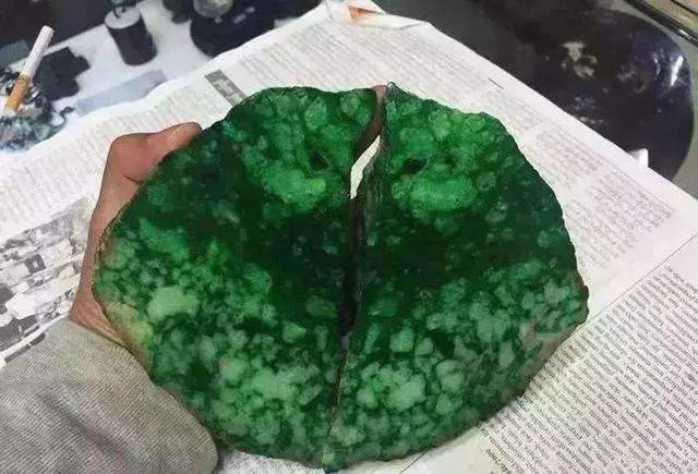 古人怎么切翡翠原石,切翡翠原石用什么锯片-第1张图片-翡翠网 古人怎么切翡翠原石,切翡翠原石用什么锯片-第1张图片-翡翠网