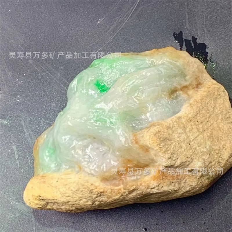 翡翠赌石蒙头料讲解翡翠原石蒙袋料-第1张图片-翡翠网 翡翠赌石蒙头料讲解翡翠原石蒙袋料-第1张图片-翡翠网