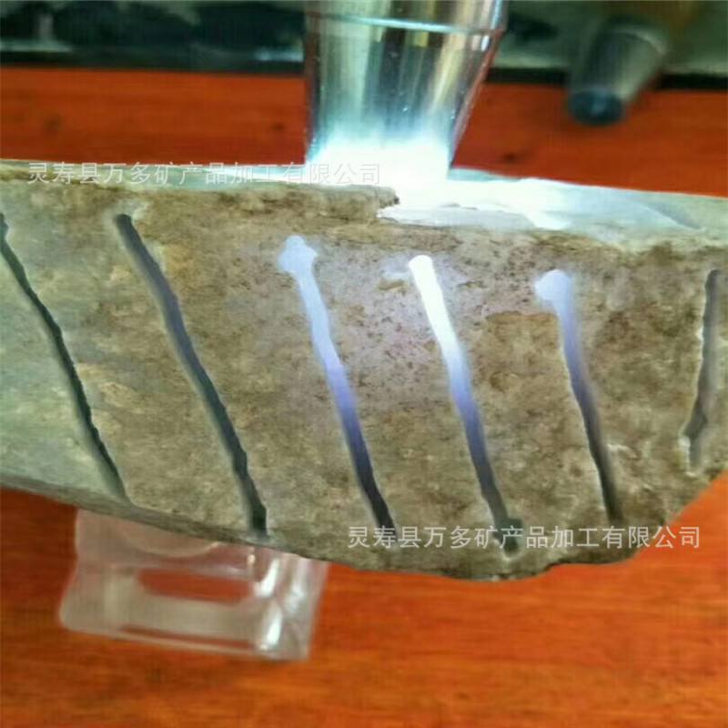 翡翠赌石蒙头料讲解翡翠原石蒙袋料-第2张图片-翡翠网 翡翠赌石蒙头料讲解翡翠原石蒙袋料-第2张图片-翡翠网