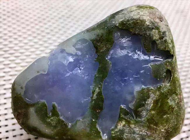 烟台翡翠原石蓝色,200万左右的翡翠原石-第1张图片-翡翠网