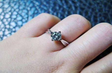 18分钻戒大概多少钱8分钻石多少钱-第2张图片-翡翠网 18分钻戒大概多少钱8分钻石多少钱-第2张图片-翡翠网