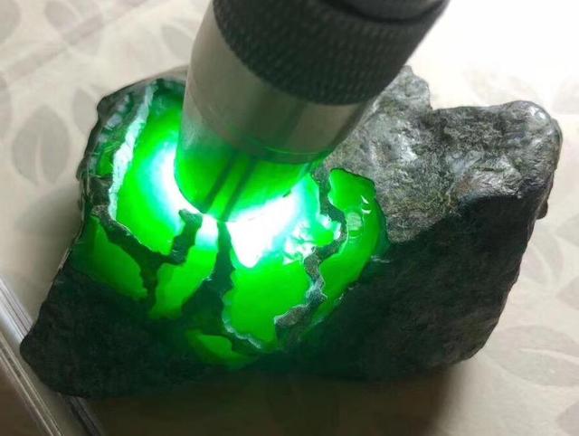 关于翡翠原石保养需要注意什么的信息-第2张图片-翡翠网 关于翡翠原石保养需要注意什么的信息-第2张图片-翡翠网