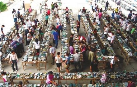 腾冲翡翠批发市场是真的吗云南腾冲翡翠原石在哪里-第2张图片-翡翠网 腾冲翡翠批发市场是真的吗云南腾冲翡翠原石在哪里-第2张图片-翡翠网