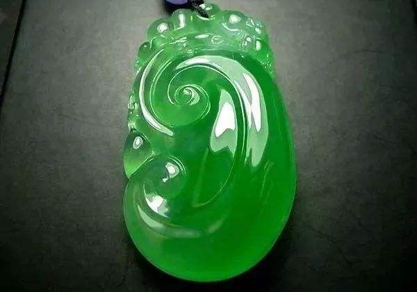 翡翠的形成过程需要多少年,翡翠等级怎么分的-第1张图片-翡翠网 翡翠的形成过程需要多少年,翡翠等级怎么分的-第1张图片-翡翠网