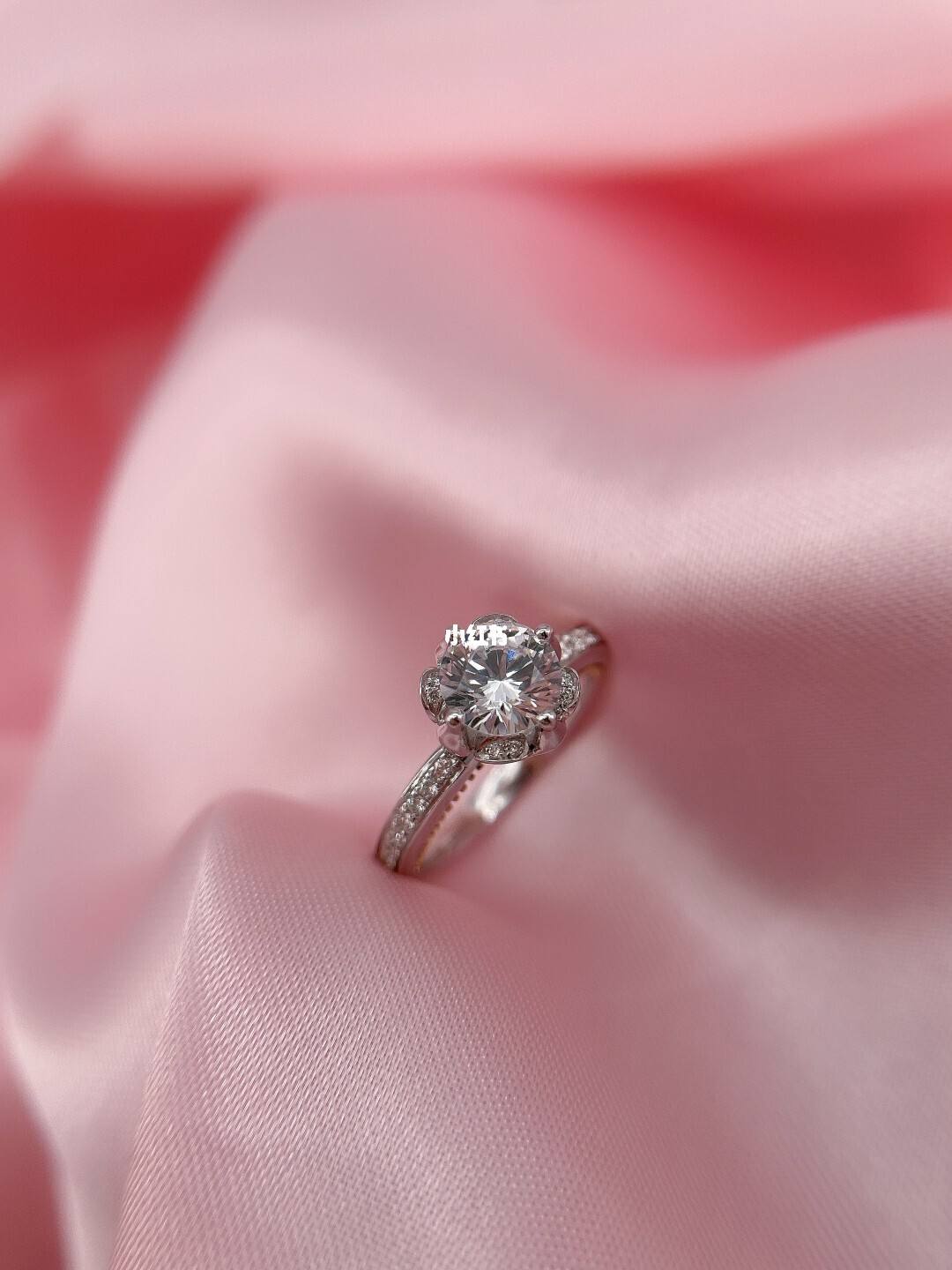 钻戒图片2022新款图片,女钻戒图片大全唯美图片-第2张图片-翡翠网 钻戒图片2022新款图片,女钻戒图片大全唯美图片-第2张图片-翡翠网