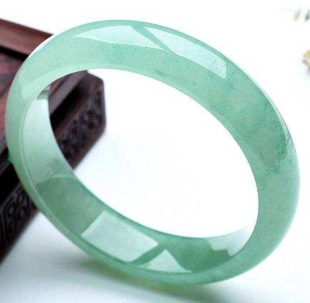 翡翠保养小知识图片,一碗水怎样鉴别翡翠真假-第2张图片-翡翠网 翡翠保养小知识图片,一碗水怎样鉴别翡翠真假-第2张图片-翡翠网