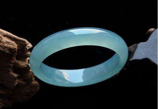 卓尔翡翠手镯价格的简单介绍-第1张图片-翡翠网 卓尔翡翠手镯价格的简单介绍-第1张图片-翡翠网