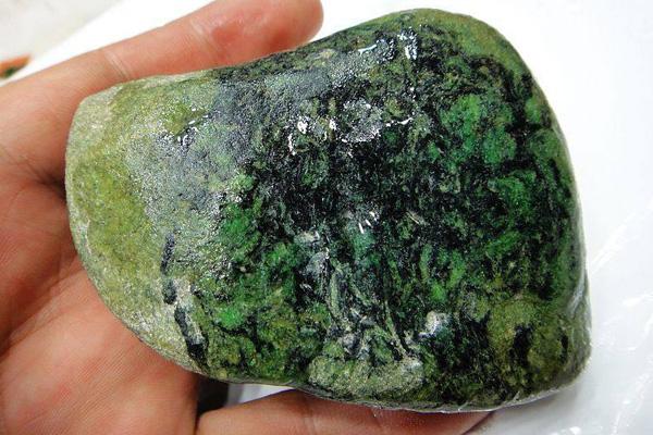 翡翠原石直癣翡翠原石癣带图片-第1张图片-翡翠网 翡翠原石直癣翡翠原石癣带图片-第1张图片-翡翠网