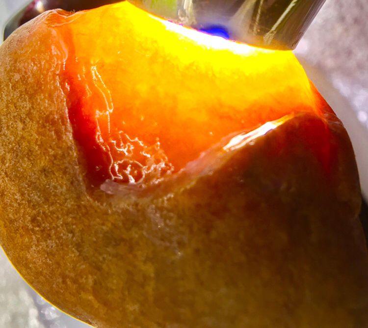 发辉的翡翠原石,翡翠原石价格多少一公斤-第1张图片-翡翠网 发辉的翡翠原石,翡翠原石价格多少一公斤-第1张图片-翡翠网