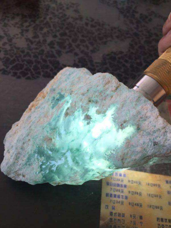 中缅翡翠原石知识分享的简单介绍-第1张图片-翡翠网 中缅翡翠原石知识分享的简单介绍-第1张图片-翡翠网