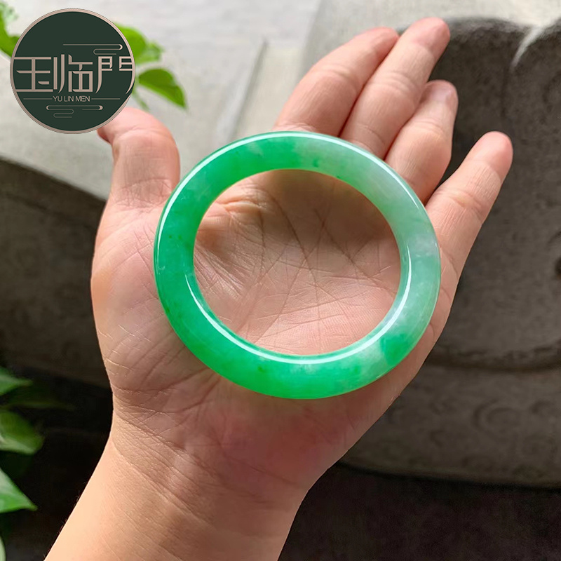 翡翠圆条手镯造型,翡翠手镯圆的好还是扁的好-第2张图片-翡翠网 翡翠圆条手镯造型,翡翠手镯圆的好还是扁的好-第2张图片-翡翠网