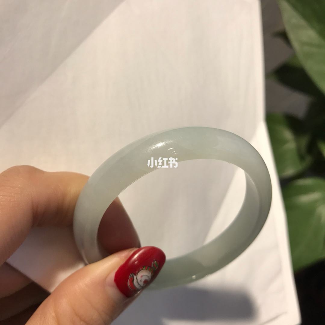 翡翠手镯一般是几克的,怎么买翡翠手镯尺寸-第2张图片-翡翠网 翡翠手镯一般是几克的,怎么买翡翠手镯尺寸-第2张图片-翡翠网