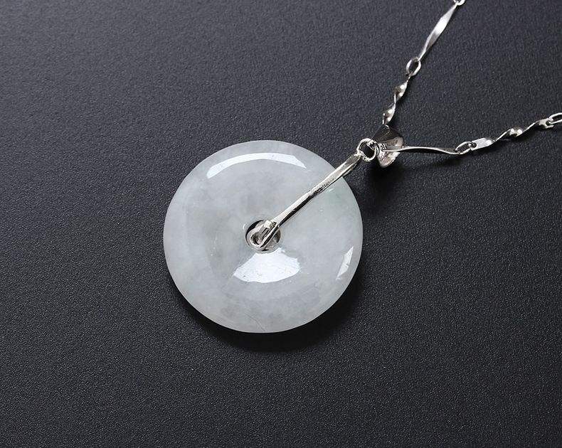 翡翠吊坠鉴定知识,翡翠吊坠怎么鉴定真假-第1张图片-翡翠网 翡翠吊坠鉴定知识,翡翠吊坠怎么鉴定真假-第1张图片-翡翠网